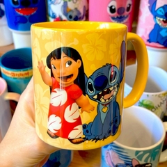 Taza Lilo y Stitch fondo amarillo