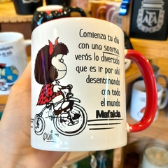 Taza Mafalda en bicicleta