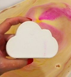 Bomba de baño "Magic Rainbow Cloud" en internet
