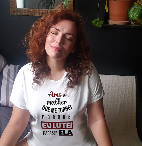 Camiseta Amo A Mulher Que Me Tornei - comprar online