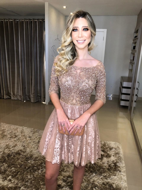 Vestido Curto Rosa Bordado e Saia em tule