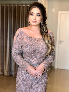 LOCAÇÃO Vestido Nude e Chumbo Pedraria Manga Longa na internet