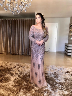 LOCAÇÃO Vestido Nude e Chumbo Pedraria Manga Longa