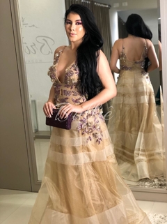 LOCAÇÃO Vestido Nude Bordado Lilás 3D - Brilliê