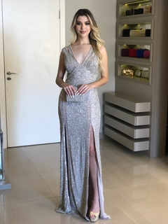 LOCAÇÃO Vestido Bordado Prata com Fendas