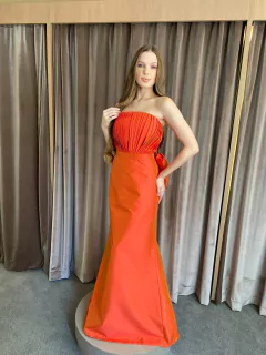 PRIMEIRA LOCAÇÃO Vestido Laranjado na internet