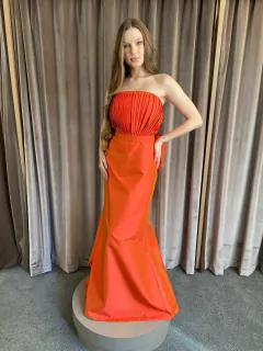 PRIMEIRA LOCAÇÃO Vestido Laranjado