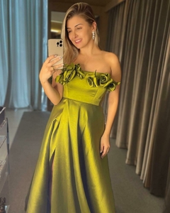PRIMEIRA LOCAÇÃO Vestido verde oliva Brilliê tomara que caia na internet