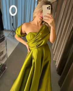 PRIMEIRA LOCAÇÃO Vestido verde oliva Brilliê tomara que caia