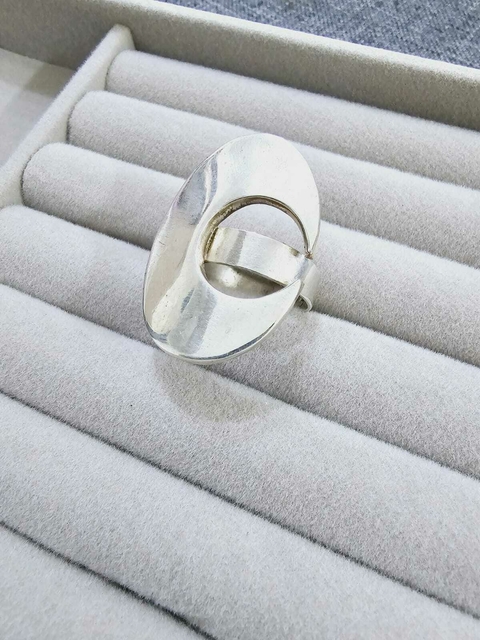 Anillo geométrico oval