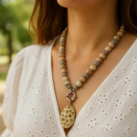 Collar de rodonita tostada y coral blanco - comprar online