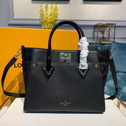 BOLSA ON MY SIDE PRETA CANVAS MONOGRAM