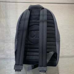 Mochila Rider em couro de bezerro cinza escuro com assinatura 2020 na internet