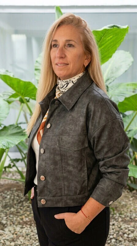 Campera de ecocuero modelo jean