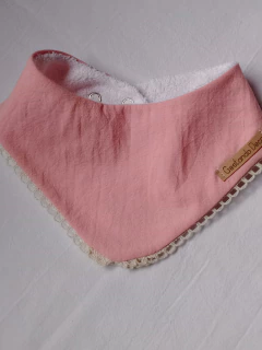 Babero bandana con puntilla rosa en internet