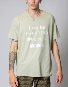 Remera Paranoid en internet