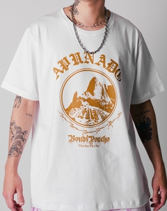 Remera Apunado Blanca en internet