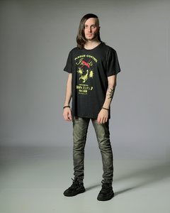 Remera Plague Control negra en internet