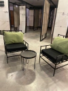 OUTLET - JUEGO DE 2 SILLONES DE HIERRO NEGRO + ALMOHADÓNES + MESA