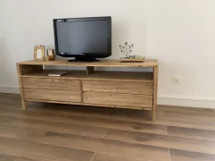 Cómoda en álamo teñido