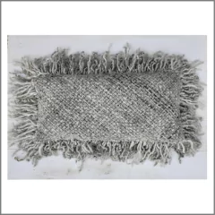 Almohadón con terminación flecos on internet