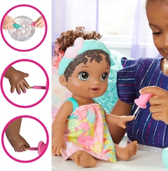 Boneca Baby Alive Dia de Princesa Flamingo Cabelo Preto - Revela a Cor do Esmalte com Água - F3566 - Hasbro (18208)