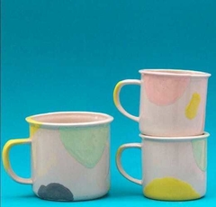 Taza de cerámica manchas de color
