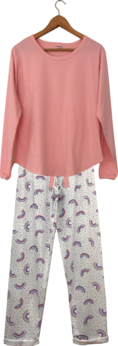 Pijama longo para menina com blusa rosa e calça branca com estampa de arco-íris e bolinhas coloridas.