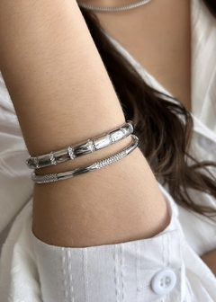 Bracelete com detalhes em zircônias