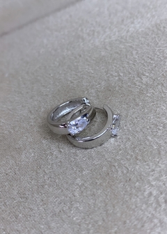 Argola prata 925 com gota de zircônia - comprar online