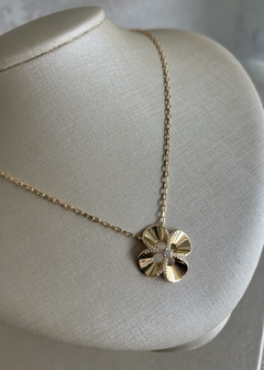 Colar Flor Dourada com Zircônias - comprar online