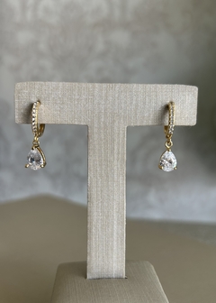 Argola com gota de zircônia