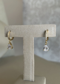 Argola com gota de zircônia - comprar online