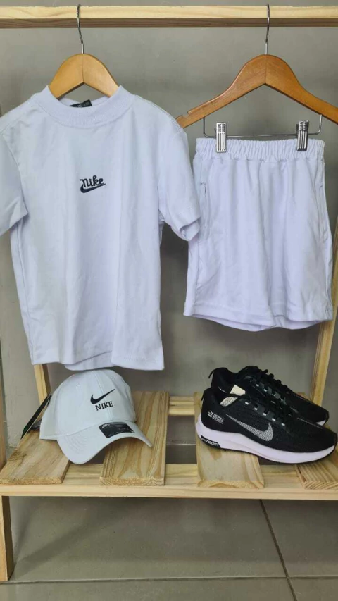Conjunto Oversized Nike Bordado