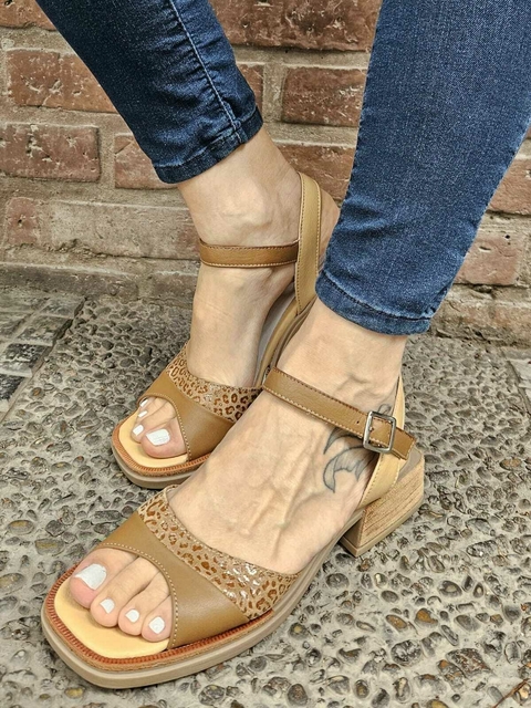 SISSY CAMEL