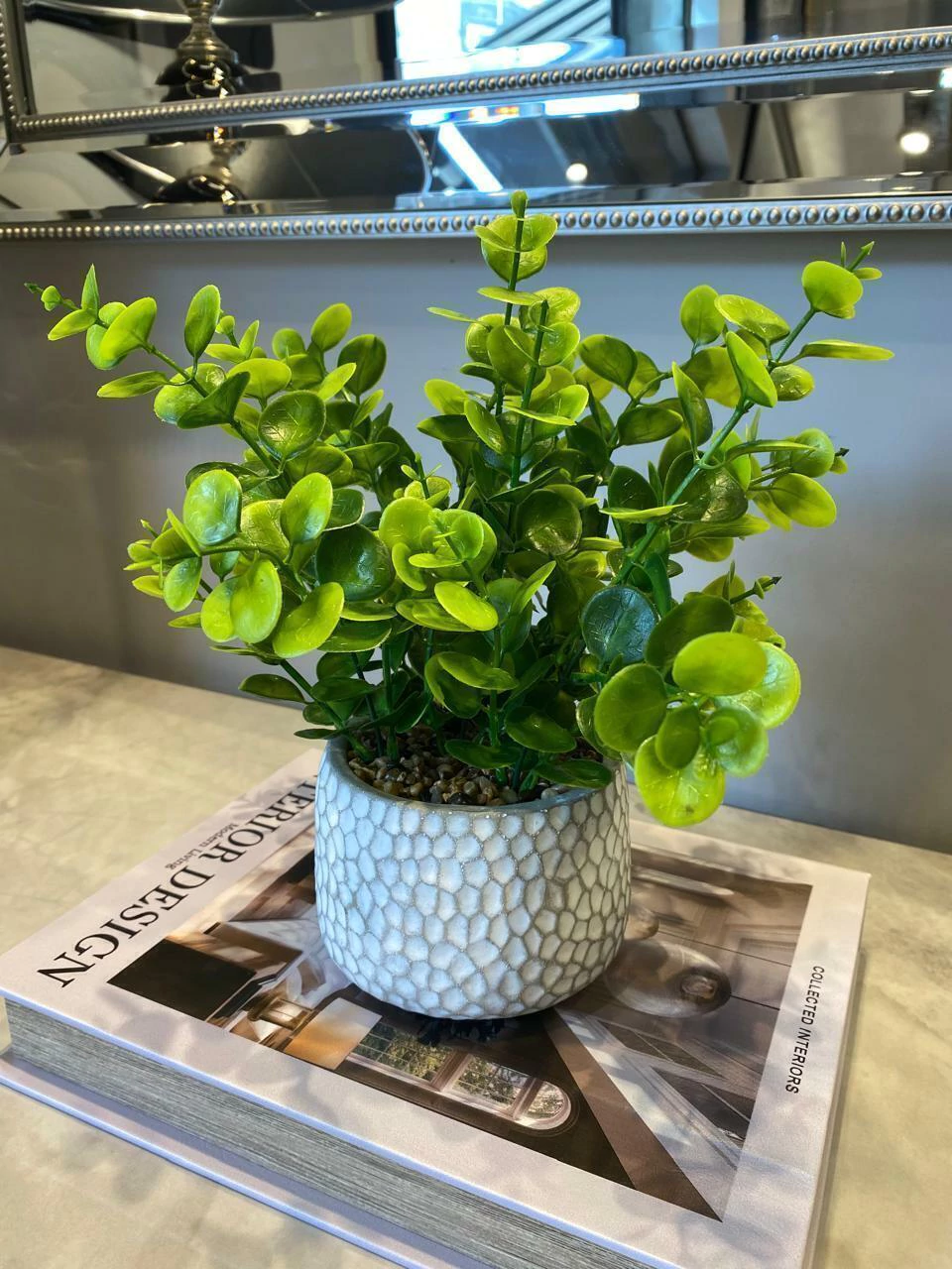 Planta artificial con maceta cerámica