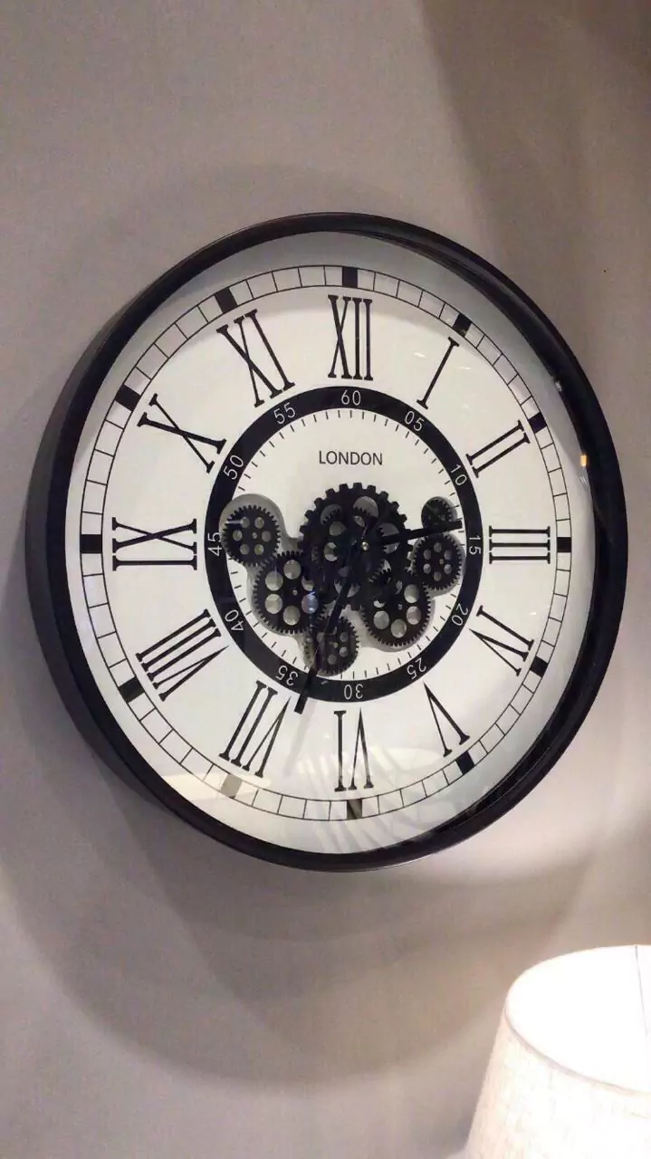 Reloj con engranajes London