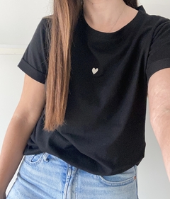 Remera corazón Negra
