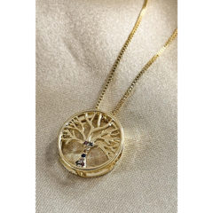 Colar Com Pingente De Circulo Da Árvore Da Vida Com Zircônia Colorida No Tronco Banhado em Ouro 18k