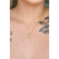 Colar Com Pingente De Circulo Da Árvore Da Vida Com Zircônia Colorida No Tronco Banhado em Ouro 18k