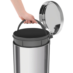 Lixeira com pedal de 12 L em aço inox polido, com balde interno removível e tampa com sistema Stay Open.