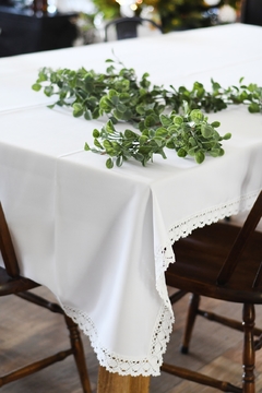 Mantel Blanco con Puntilla