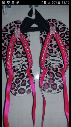 chinelos havaianas decorados /customizados com pelucia, perolas,macrame,laços,manta,lonita /* todas as cores / modelos e numeraçao - comprar online