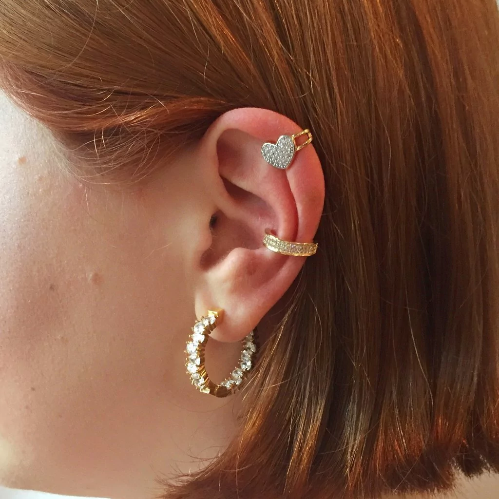 Brinco piercing coração zircônias banho ouro