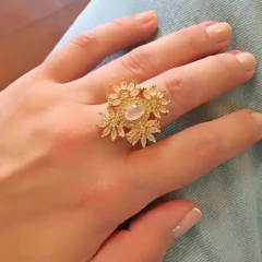 Anel cravejado navetes quartzo rosa banho ouro - Lolla Rodriguez Semijoias