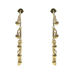 detalhe do brinco semijoia de argolas com bolinhas banhado a ouro 18k