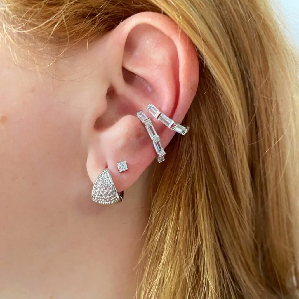 Brinco piercing baguetes zircônias banho ródio