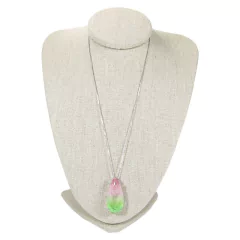 detalhe colar do conjunto semijoia gota cristal rainbow melancia banhado a ródio branco