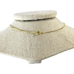 detalhe fecho colar do conjunto semijoia gota cristal cor ametista banhado a ouro 18k