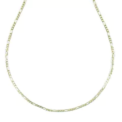 detalhe do colar semijoia choker de corrente modelo fígaro banhado a ouro 18k